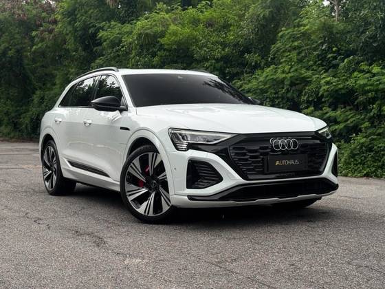 AUDI Q8 E-TRON 55 ELÉTRICO SPORTBACK PERFORMANCE BLACK QUATTRO AUDI Q8 E-TRON 55 ELÉTRICO SPORTBACK PERFORMANCE BLACK QUATTRO